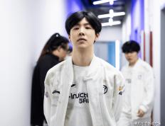 炫神因辱骂theshy，二路解说权限被收回，還(hái)被粉丝投诉到全国扫黑办