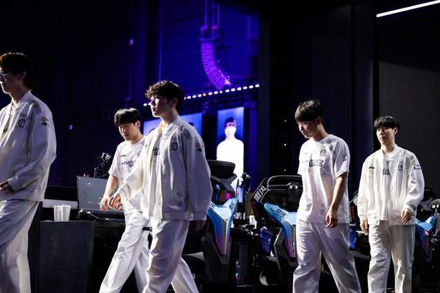 LPL登峰(fēng)組(zǔ)激戰(zhàn)正酣,iG迎(yíng)戰(zhàn)TES忍界大(dà)戰(zhàn)再启,阿水(shuǐ)直面昔日(rì)队友!