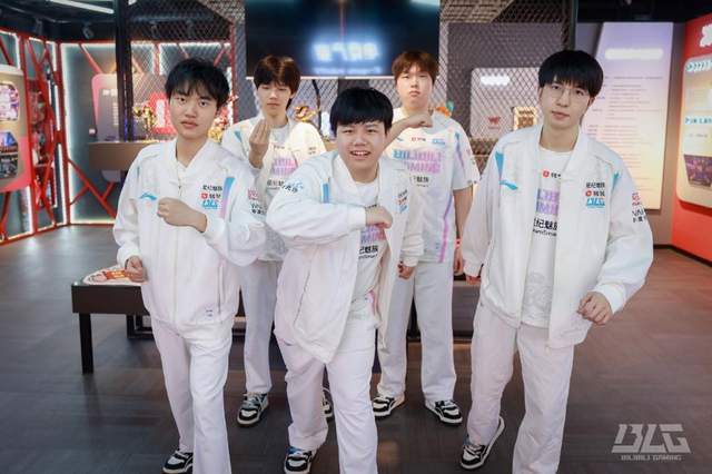 LPL登峰(fēng)組(zǔ)激戰(zhàn)正酣,iG迎(yíng)戰(zhàn)TES忍界大(dà)戰(zhàn)再启,阿水(shuǐ)直面昔日(rì)队友!