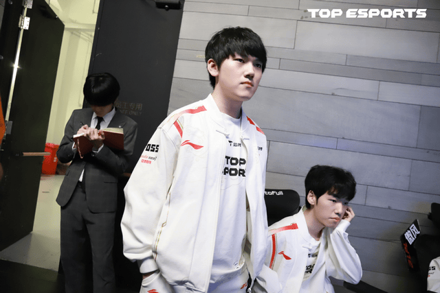 LPL登峰(fēng)組(zǔ)激戰(zhàn)正酣,iG迎(yíng)戰(zhàn)TES忍界大(dà)戰(zhàn)再启,阿水(shuǐ)直面昔日(rì)队友!