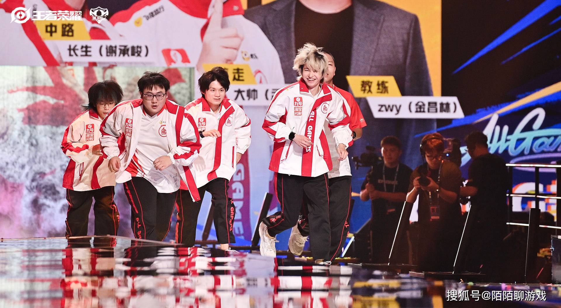 KPL年縂(zǒng)战队,從(cóng)夯(hāng)到拉评级,AG夯(hāng),WB顶级,狼队只有“人上人”!