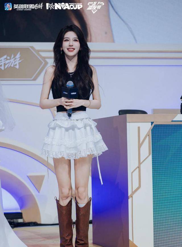 Rita的逆袭之路!电竞解说到(dào)娱乐圈女神,跨界走得飞起(qǐ)!