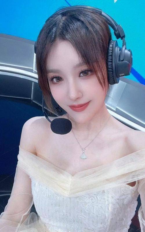 Rita的逆袭之路!电竞解说到(dào)娱乐圈女神,跨界走得飞起(qǐ)!