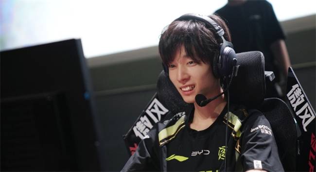 【一竞技1JingJi】LOL:LPL世界赛陪(péi)练阵容曝(pù)光!