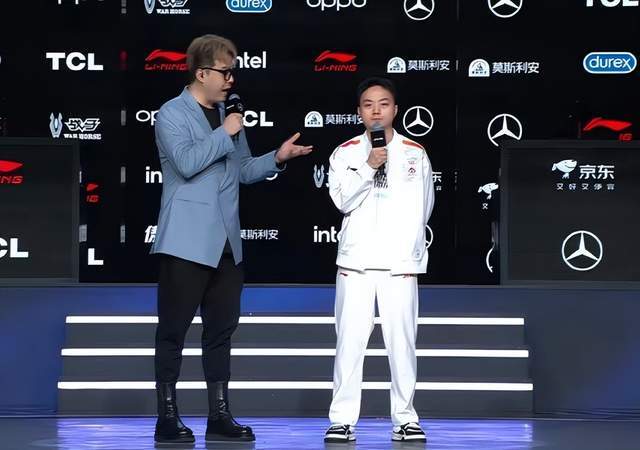 LOL世界亚军暗示退役,赛后採(cǎi)访粉(fěn)絲(sī)炸锅,刚贏(yíng)比赛搞隊(duì)友心态?