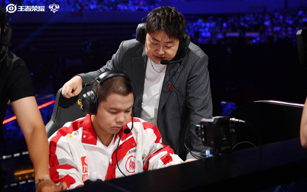 成都AG赢得KPL夏季(jì)赛冠军，王者电竞发力线下探索(suǒ)