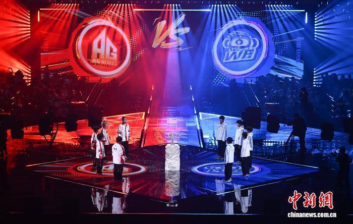 2025年KPL王者(zhě)荣耀职业联赛夏季(jì)赛决赛在杭州举行(xíng)