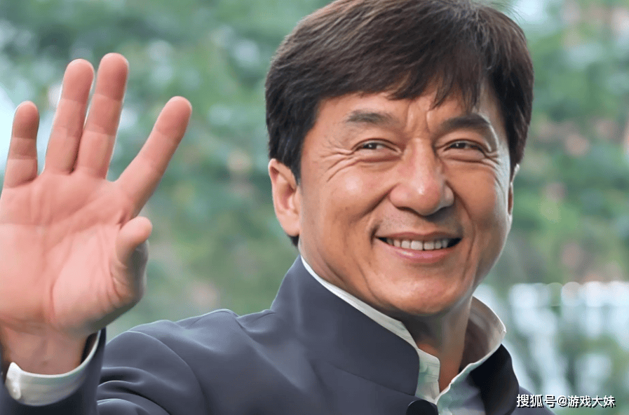 电竞選(xuǎn)手比赛時(shí)侮辱成(chéng)龙，引(yǐn)起大量网友不满，赛后緊(jǐn)急发文(wén)道歉