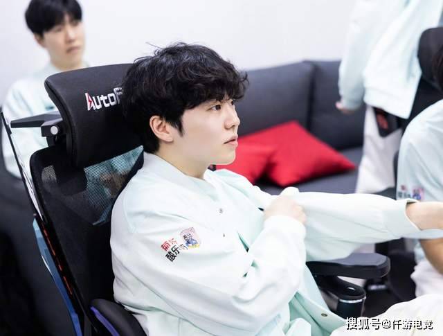 LOL:TheShy透露退役时间,想(xiǎng)跟Rookie打到退役