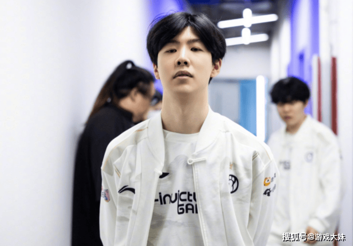 LOL官(guān)方正(zhèng)式(shì)宣布,名人堂入选顺序不看赛区,theshy有望成(chéng)为下一位(wèi)