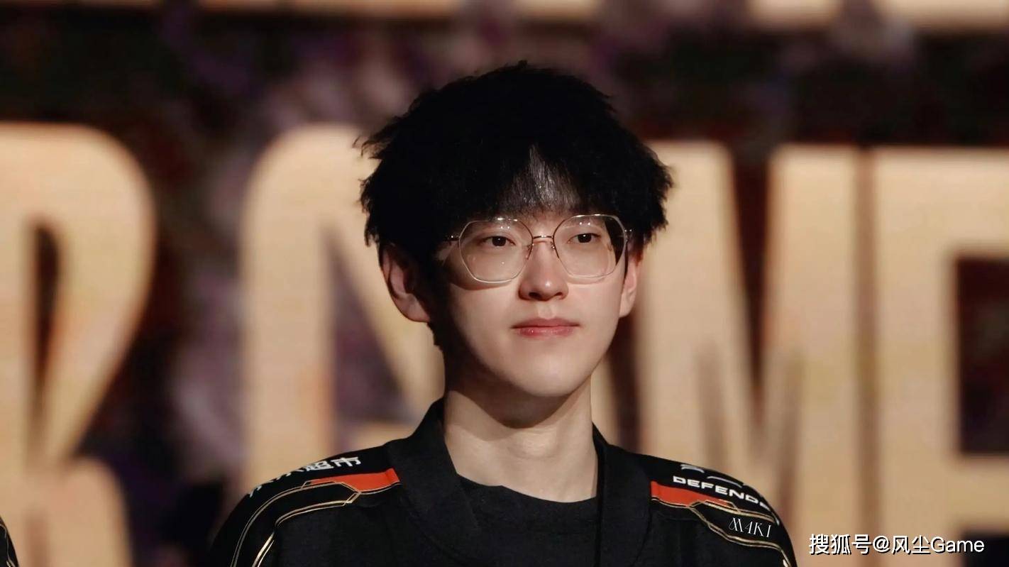 LPL季后赛最(zuì)惨AD诞生!死(sǐ)一次基地就爆(bào)炸,观众:快(kuài)回LCK吧(ba)