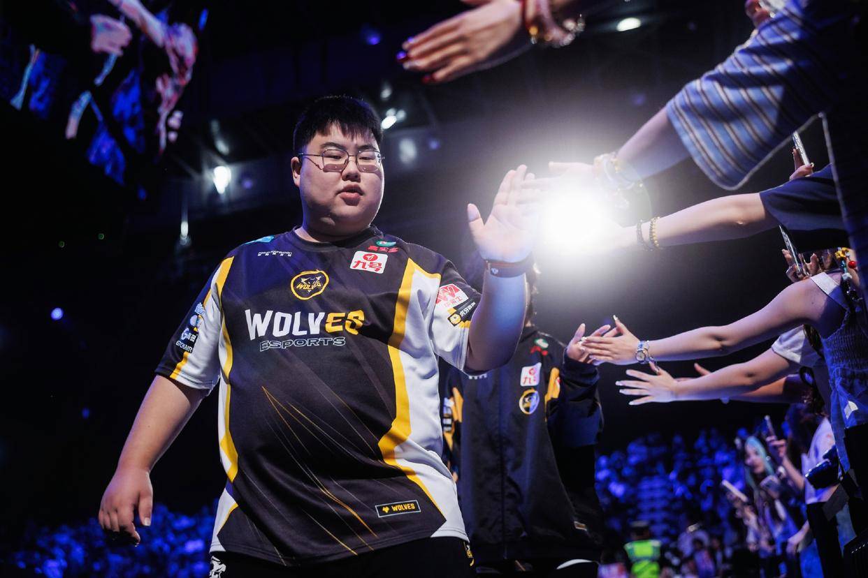 RNGM对抗路改名重慶(qìng)狼隊(duì)樱花(huā)：粉丝不满，歸(guī)期“危”了(le)