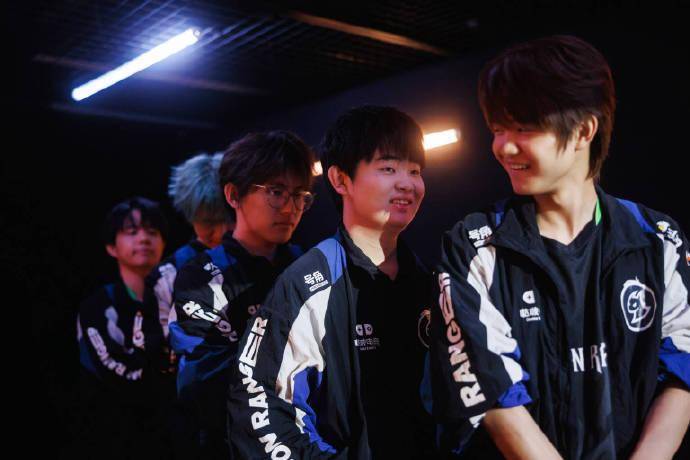 赢了比(bǐ)赛却暴露短板？DRG艰难爬(pá)进淘汰赛，粉丝坦言夢(mèng)岚該(gāi)下场了