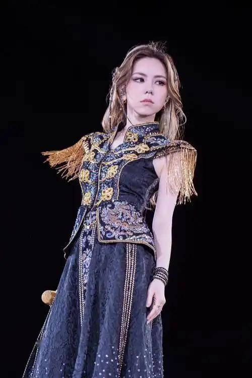 鄧(dèng)紫棋领衔LOL主(zhǔ)题曲(qū):歌手跨界電(diàn)竞谁更(gèng)胜一(yī)筹?