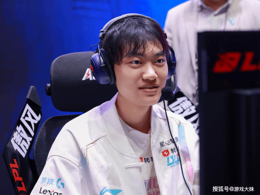 LOL官方點(diǎn)名knight,将他所有荣誉罗列出(chū)来,离大满贯还差一个S冠