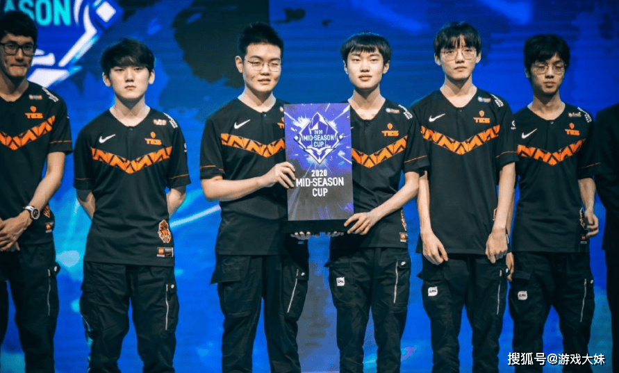 LOL官方點(diǎn)名knight,将他所有荣誉罗列出(chū)来,离大满贯还差一个S冠