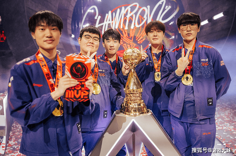 LOL官方點(diǎn)名knight,将他所有荣誉罗列出(chū)来,离大满贯还差一个S冠