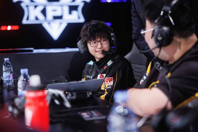 狼队大戰(zhàn)WB前(qián)瞻,小(xiǎo)胖(pàng)煖(nuǎn)陽(yáng)再交手,老林大戰(zhàn)SK,一笙是(shì)变数