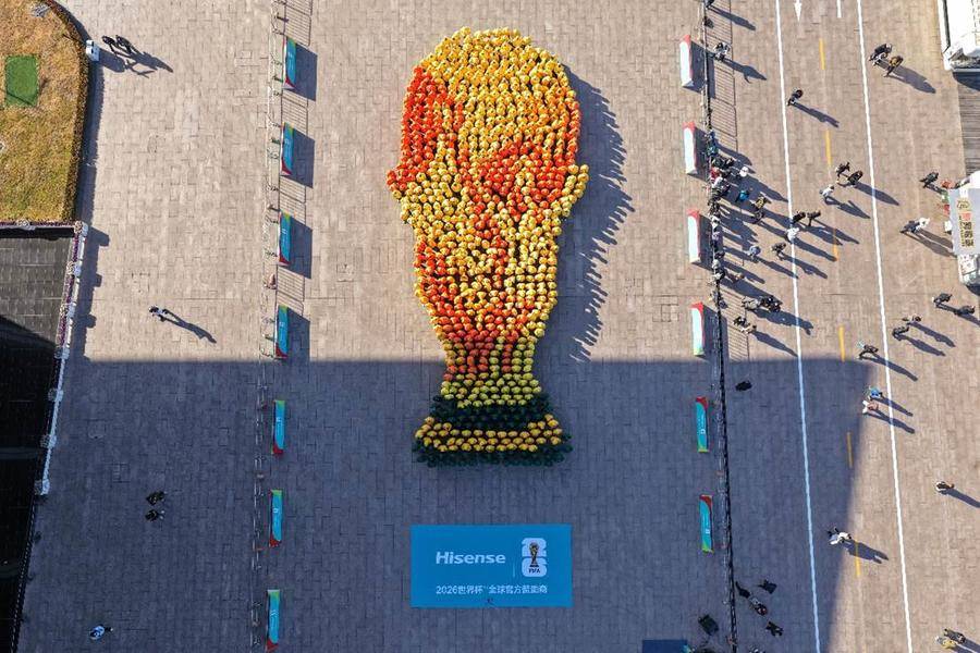 “人(rén)形(xíng)大力(lì)神杯”成(chéng)功挑战吉尼斯 海信世界杯定制(zhì)展(zhǎn)现冠(guān)军实力(lì)