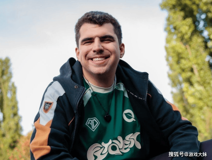 LOL選(xuǎn)手吐槽女性生(shēng)理期，镜頭(tóu)被全(quán)部(bù)剪掉，如今戰(zhàn)队宣佈(bù)將(jiāng)他开除(chú)