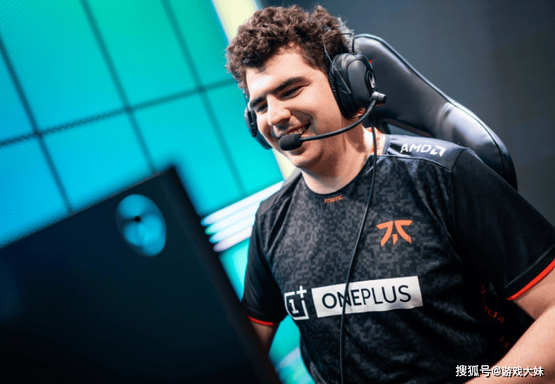 LOL選(xuǎn)手吐槽女性生(shēng)理期，镜頭(tóu)被全(quán)部(bù)剪掉，如今戰(zhàn)队宣佈(bù)將(jiāng)他开除(chú)