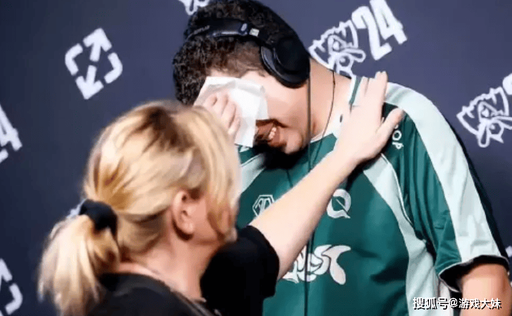 LOL選(xuǎn)手吐槽女性生(shēng)理期，镜頭(tóu)被全(quán)部(bù)剪掉，如今戰(zhàn)队宣佈(bù)將(jiāng)他开除(chú)