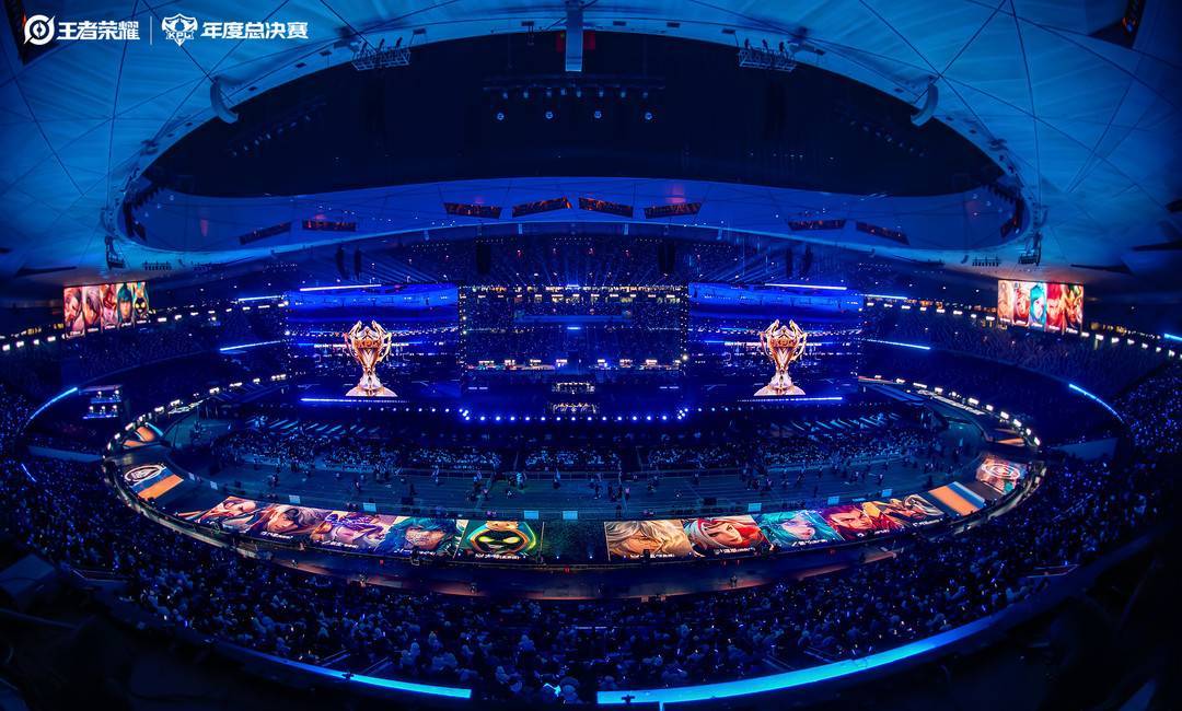 九年跋涉，一朝登(dēng)頂(dǐng)：三(sān)代(dài)KPL选手，共赴鳥(niǎo)巢(cháo)巅峰之約(yuē)