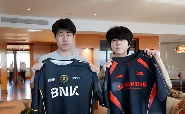 LOL全(quán)球(qiú)先(xiān)鋒(fēng)赛开打(dǎ)！上来就是(shì)两场硬(yìng)仗，JDG直面全(quán)球(qiú)唯一满级队